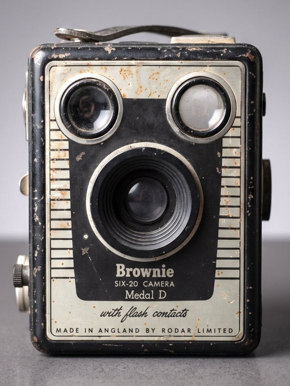 Vintage 1950s Kodak Brownie Six-20 Model D Box Camera UK Veteran Estate